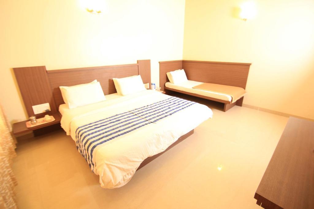 Hotel Sai Smaran Shirdi Room photo