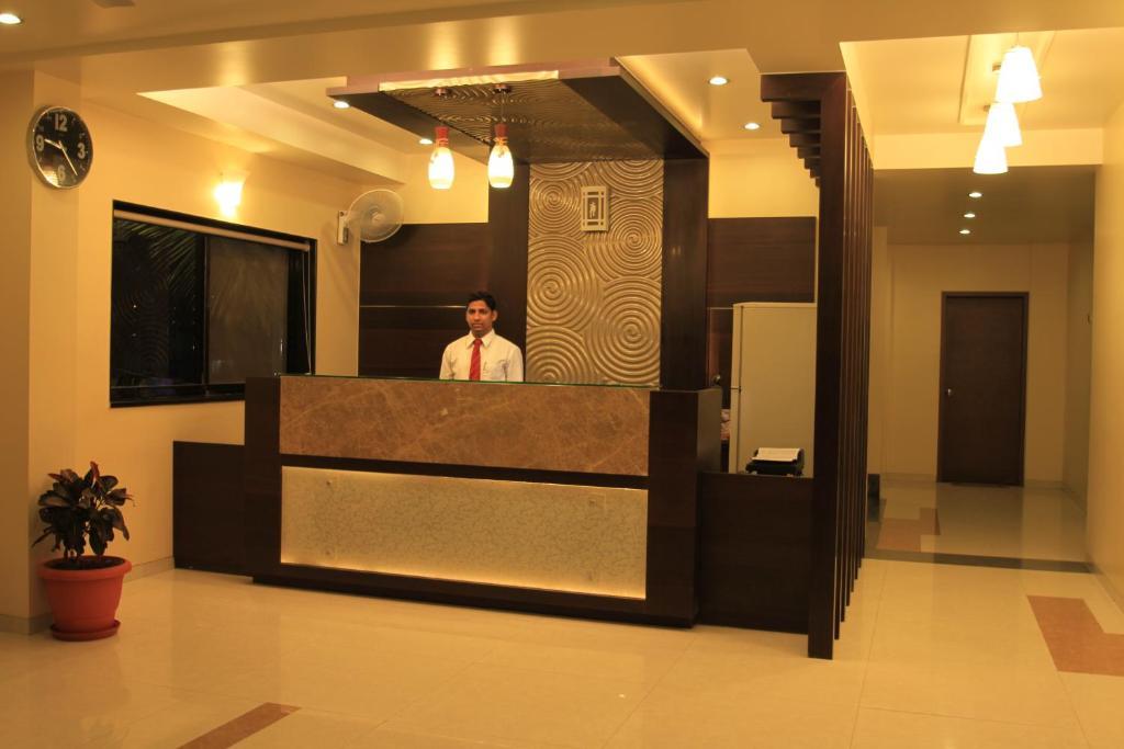 Hotel Sai Smaran Shirdi Exterior photo
